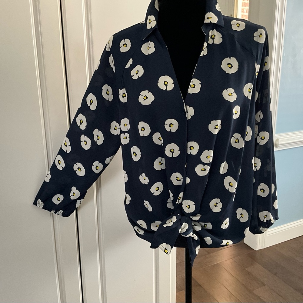 NWOT CAbi Go To Button Shirt Top M Daisy Floral Blue Yellow Lightweight Medium